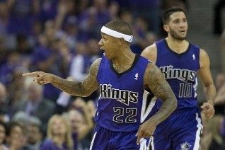 篮球CBA赛场出现精彩扣篮