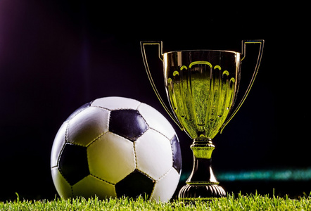 胜负往往由 胜负往往由